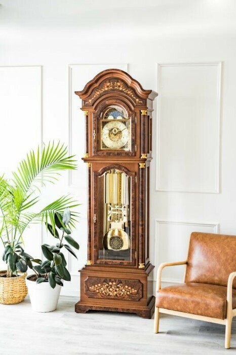 Horloge comtoise en marqueterie Hermle