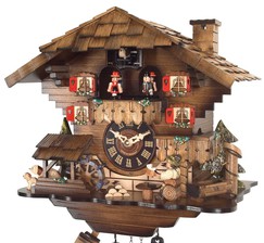 Horloge coucou chalet à mélodie danseurs buveur de bière gros plan