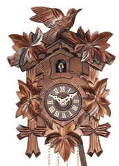Horloge coucou mécanique traditionnel 1 jour gros plan