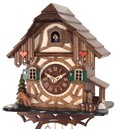 Horloge coucou chalet &quot;c&oelig;ur de for&ecirc;t&quot; gros plan