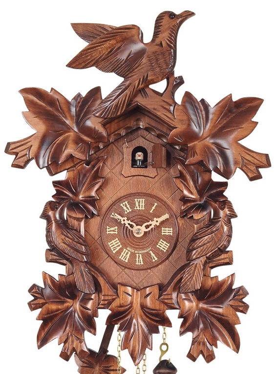 coucou quartz en bois 3 oiseaux gros plan