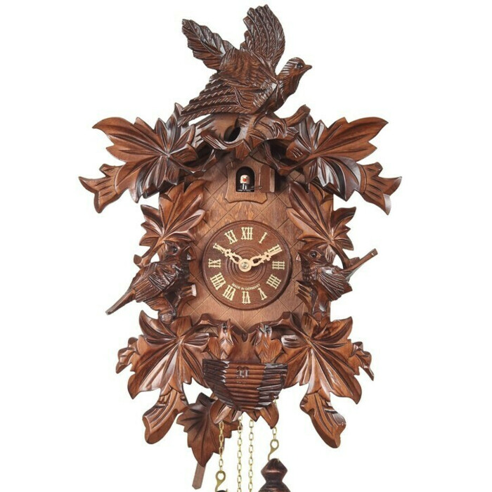 Horloge coucou m&eacute;canique traditionnel 1 jour envol oiseau gros plan