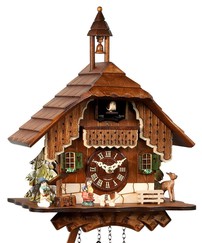 Horloge coucou chalet à quartz avec clocher gros plan