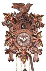 Horloge coucou à piles feuilles rouges gros plan