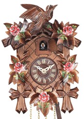 Horloge coucou bois oiseau fleurs roses peintes gros plan