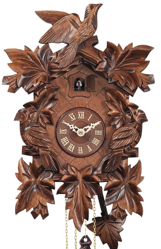 Horloge coucou musical traditionnel gros plan
