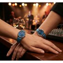 Montre ronde bleue pour femme Bayard port&eacute;e