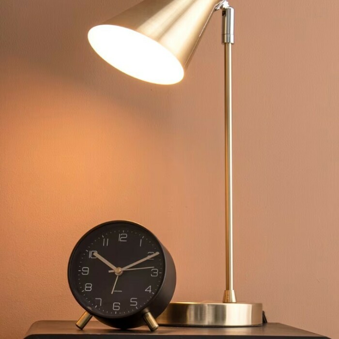 Réveil à quartz silencieux noir avec lumière Karlsson