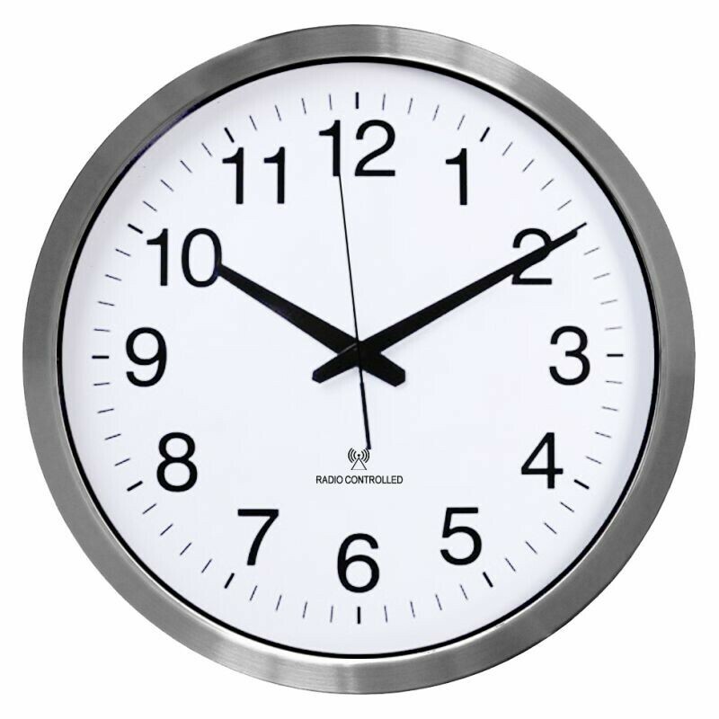 Horloge murale radio pilot&eacute;e en aluminium &Oslash; 50 cm