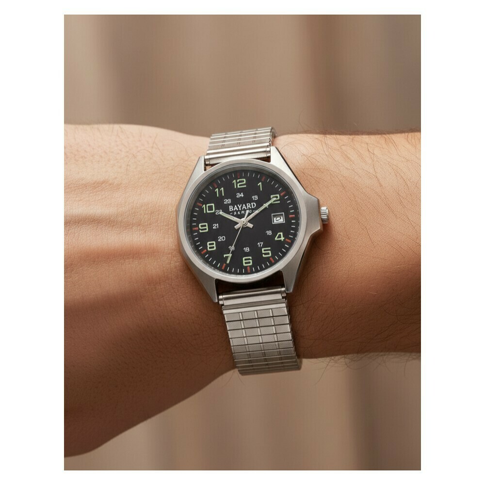 Montre Bayard ronde argent&eacute;e cadran noir bracelet extensible avec date sur poignet