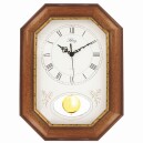 Pendule murale &agrave; quartz entourage en bois