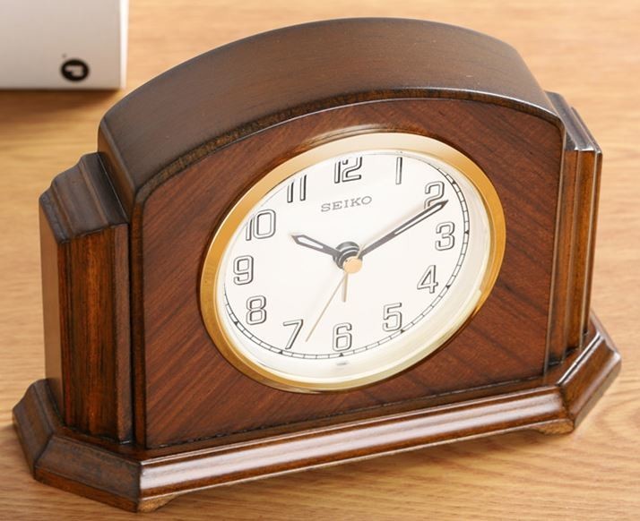 Pendule &agrave; poser de style en bois Seiko_profil