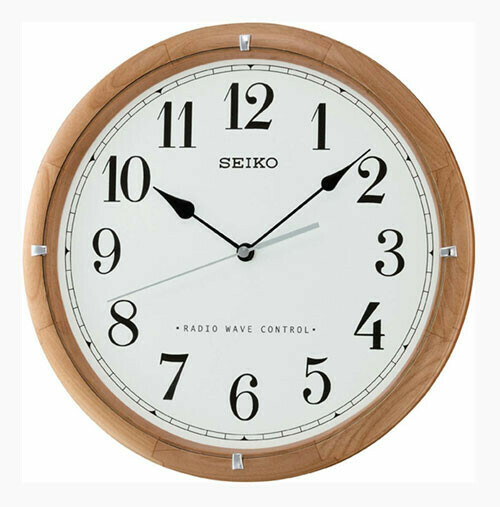 Pendule murale radio-pilotée en bois Seiko