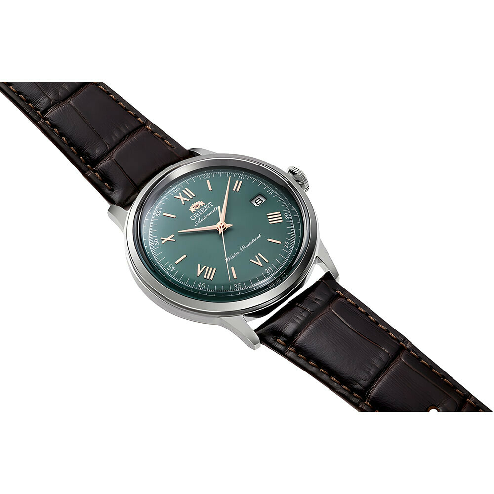 Montre automatique Orient Bambino cadran vert homme RA-AC0023E pos&eacute;e
