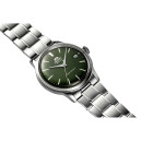 Montre automatique Orient Bambino cadran vert homme RA-AC0M09E pos&eacute;e