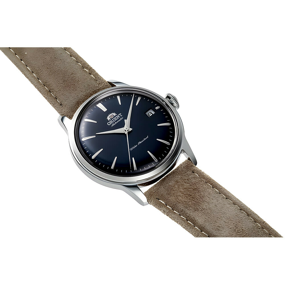 Montre automatique Orient Bambino cadran bleu nuit RA-AC0M12L pos&eacute;e