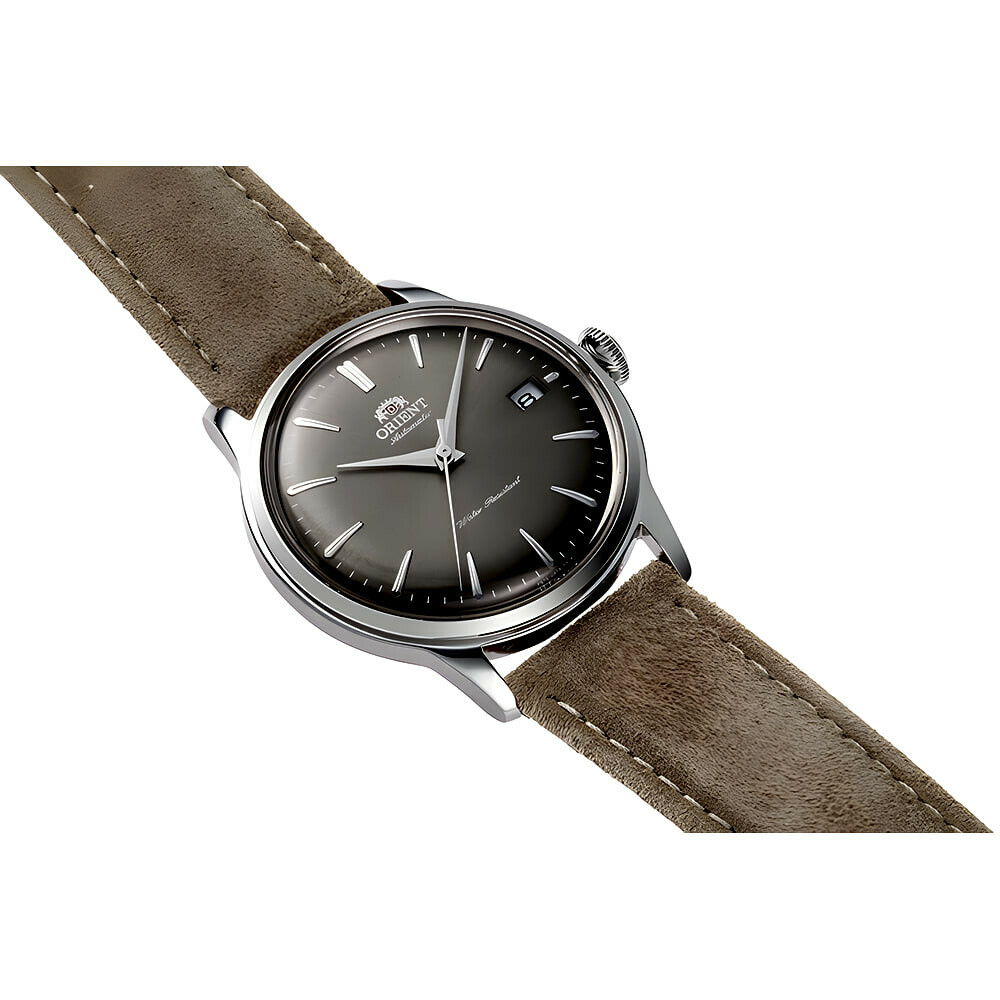 Montre automatique Orient Bambino cadran taupe homme RA-AC0M13N pos&eacute;e