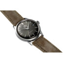 Montre automatique Orient Bambino cadran taupe homme RA-AC0M13N pos&eacute;e