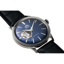 Montre automatique Orient open heart cadran bleu homme RA-AG0005L pos&eacute;e &agrave; table