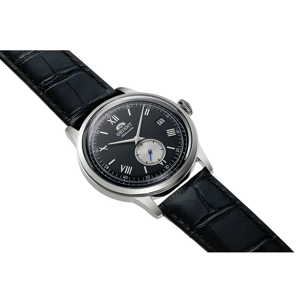 Montre automatique Orient Bambino cadran noir homme RA-AP0101B pos&eacute;e