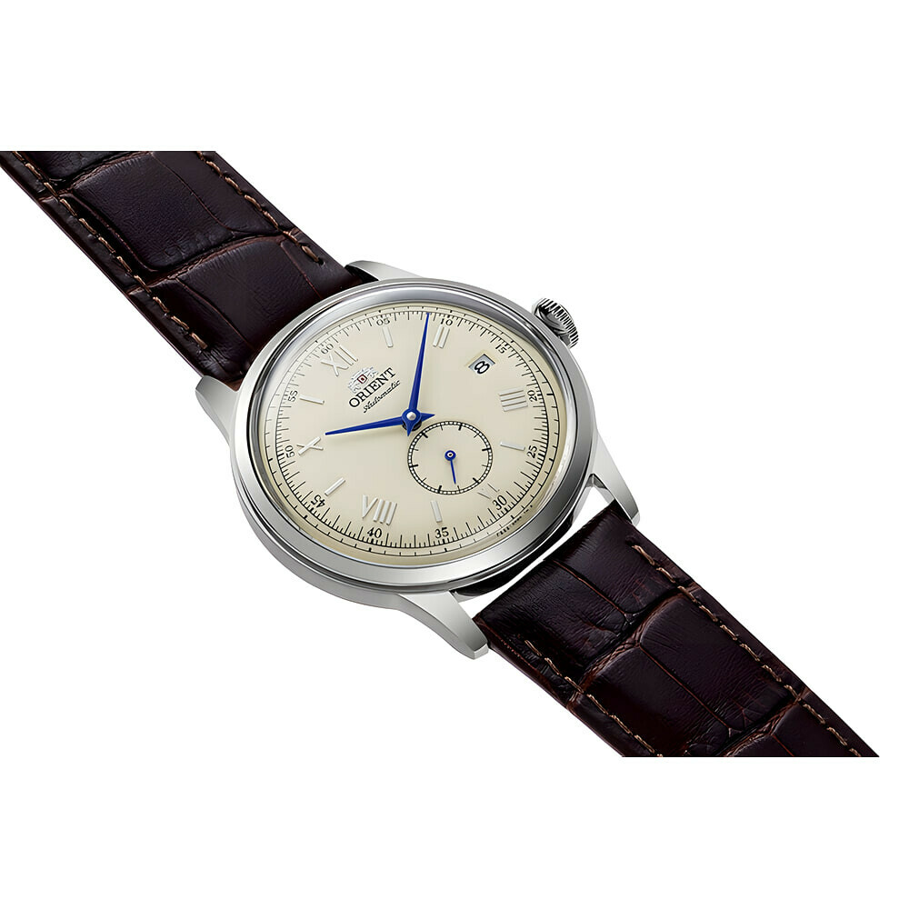Montre automatique Orient petite seconde cadran ivoire homme RA-AP0105Y  pos&eacute;e