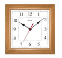 Horloge murale carr&eacute;e entourage bois teint&eacute; miel