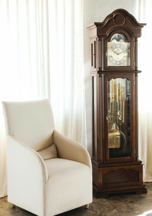 Horloge comtoise en bois de noyer TEMPLE_situation