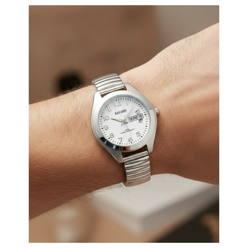 Montre pour homme cadran blanc avec jour et date boitier acier sur poignet