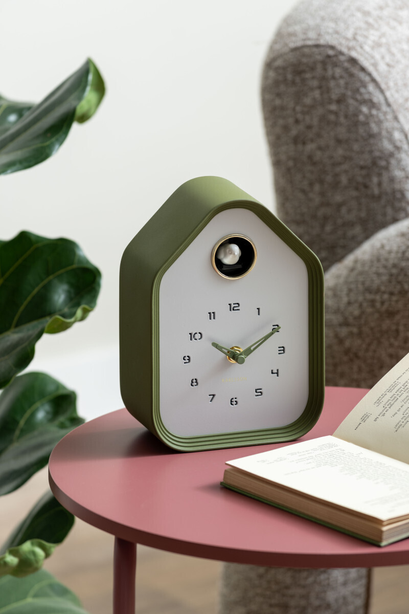 Horloge coucou moderne kaki Karlsson forme maison pos&eacute;e