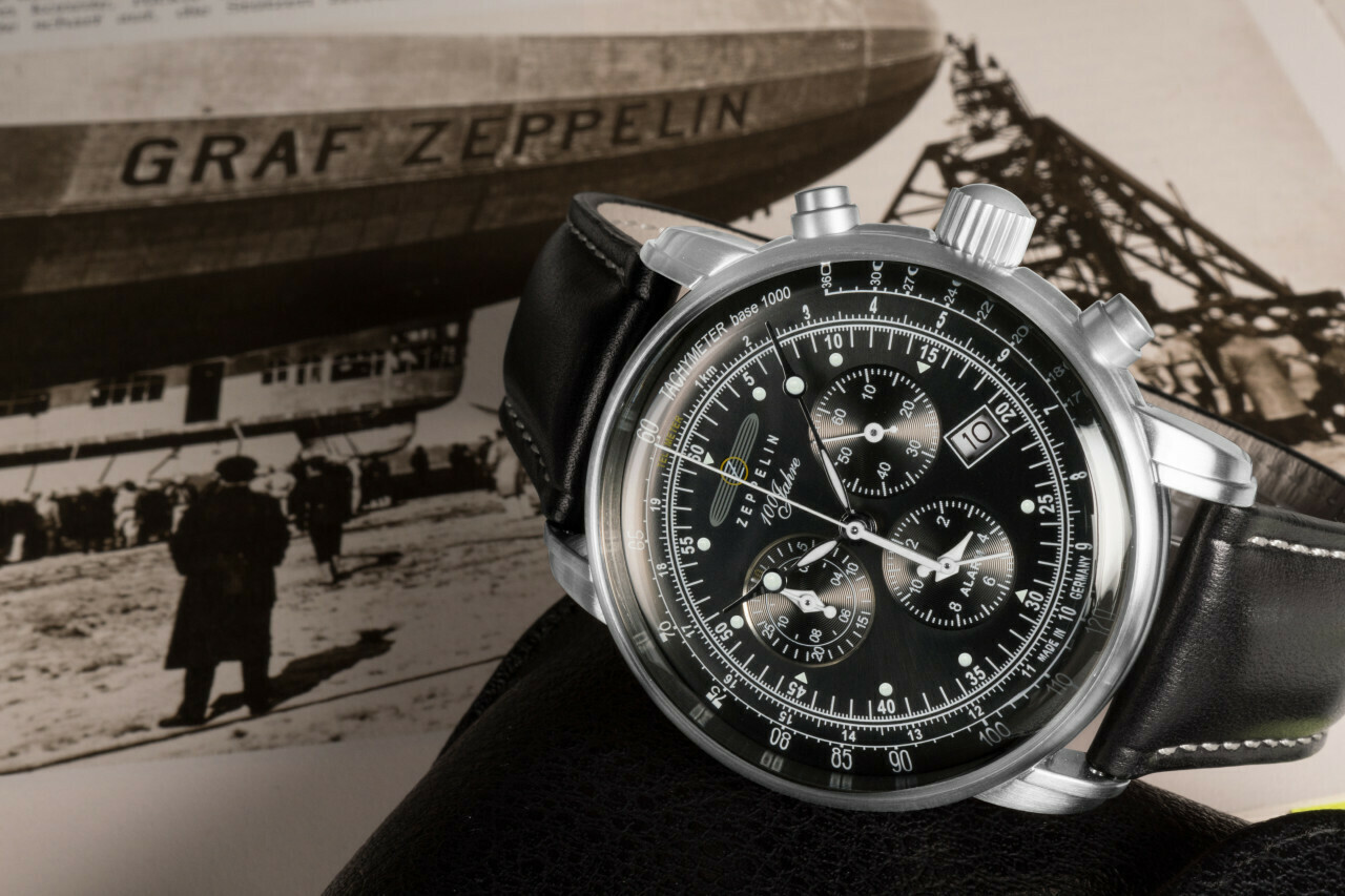 Montre chronographe &agrave; quartz 100 Jahre bracelet cuir pour homme Zeppelin_situation