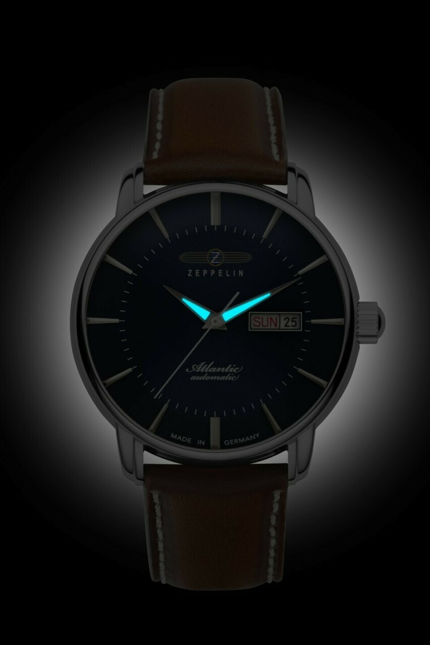 Montre automatique Zeppelin Atlantic affichage de date pour homme_nuit